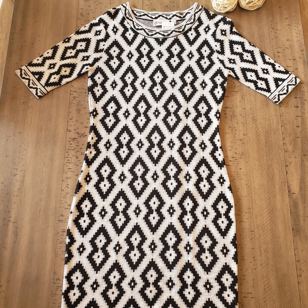 Versona mid sleeve form fitting dress